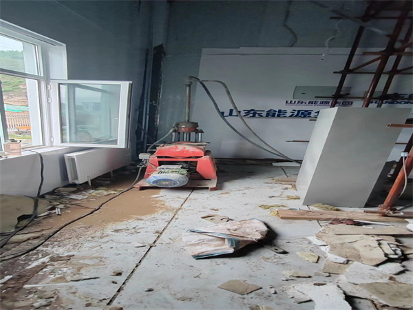 三更罗镇地基基础下沉墙体裂缝加固注浆顶升施工