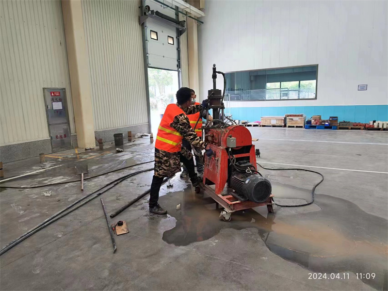 三更罗镇厂房地面下沉塌陷注浆加固施工